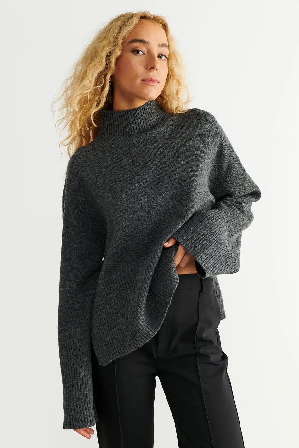 Lova knitted sweater