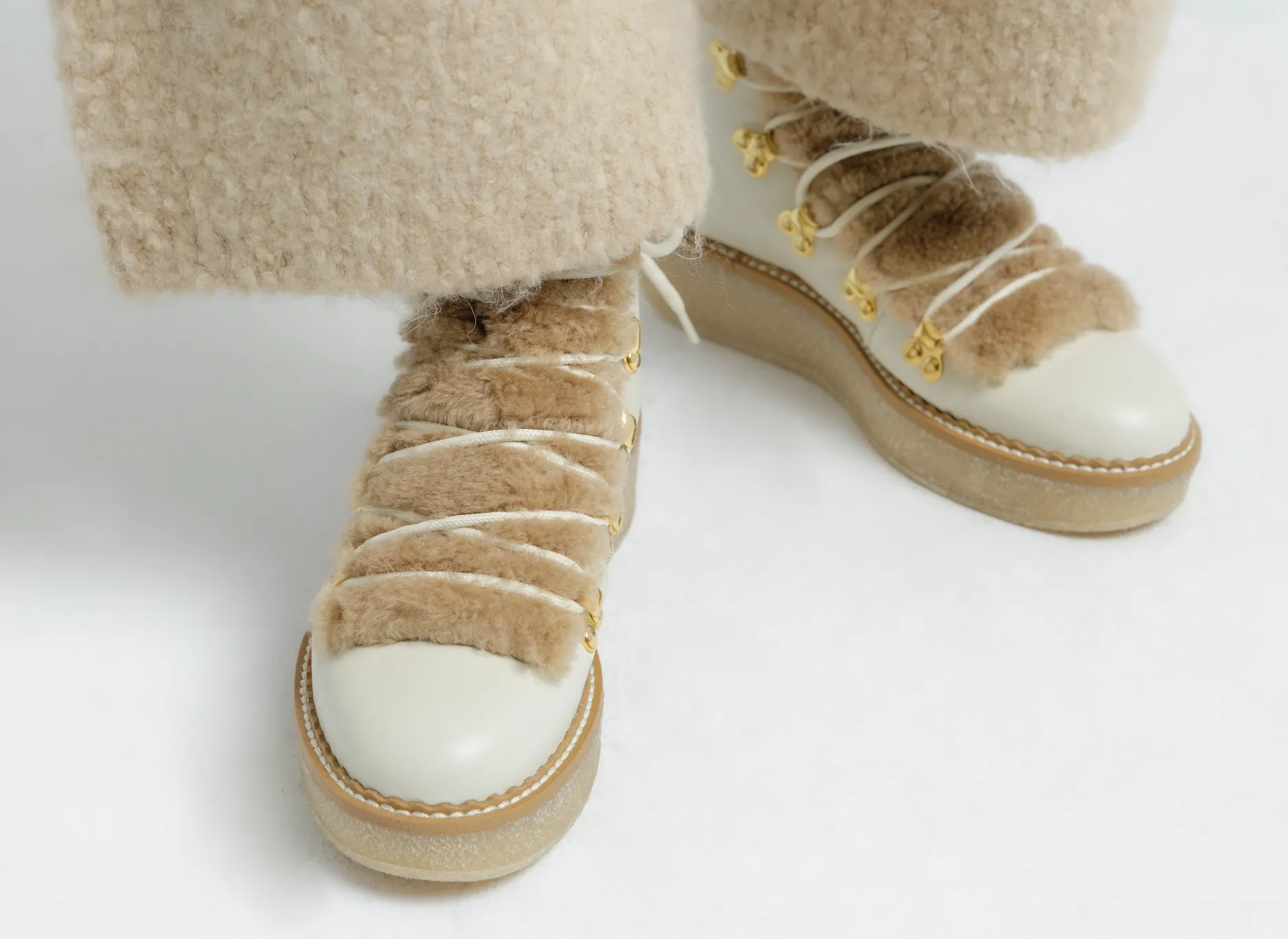 Misumi Snow White Winter Boots