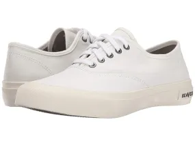 SeaVees Women's Legend Sneaker Classic