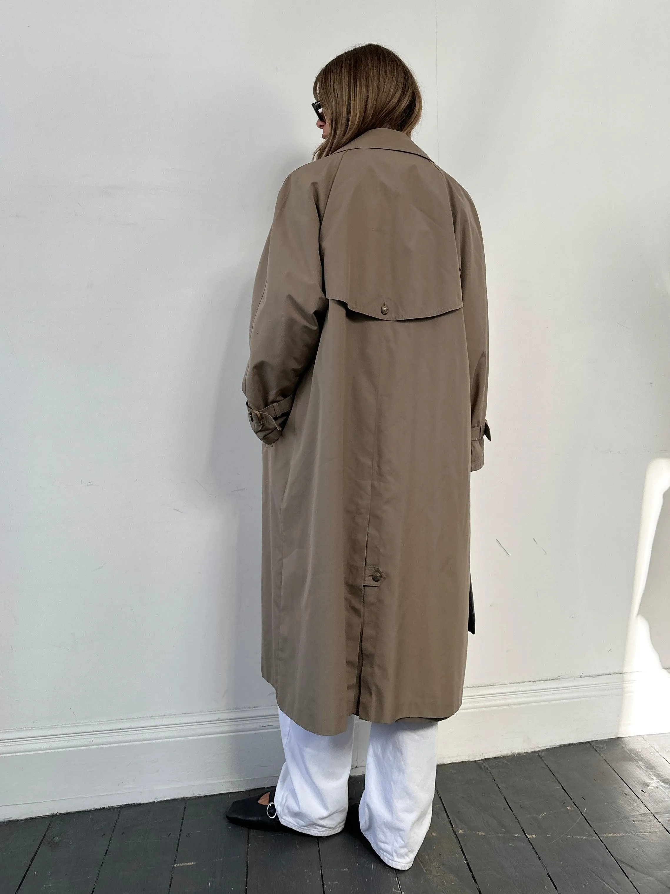 Vintage Water Resistant Trench Coat - M/L with Concealed Placket